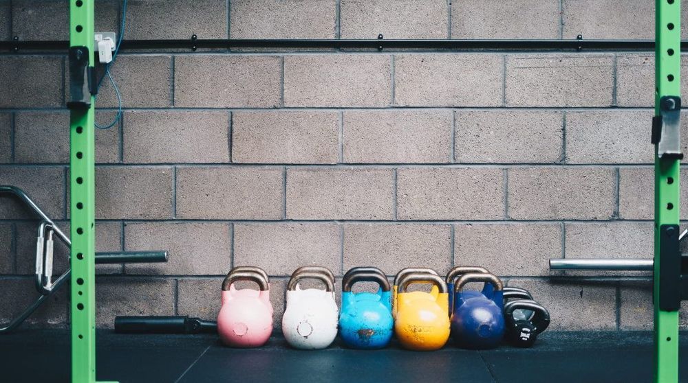 Kettleballs im Fitnessraum