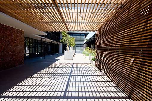 Moderne Pergola-Variante mit Lamellen