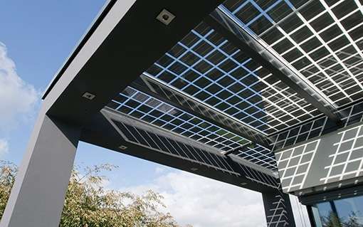 Pergola mit integrierter Photovoltaik-Anlage
