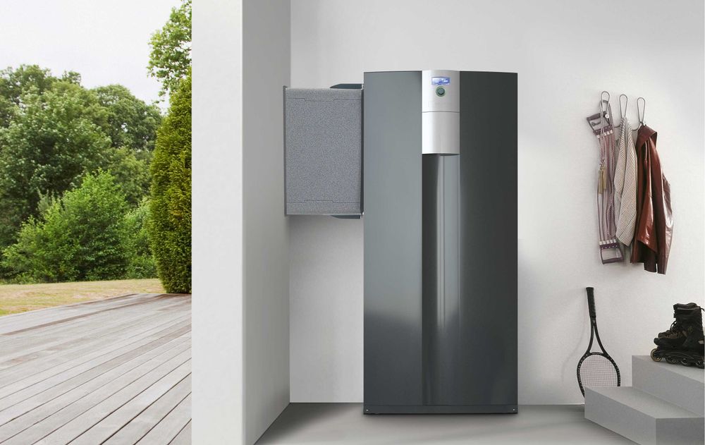 Moderne Wärmepumpe alira LWCV von alpha innotec 