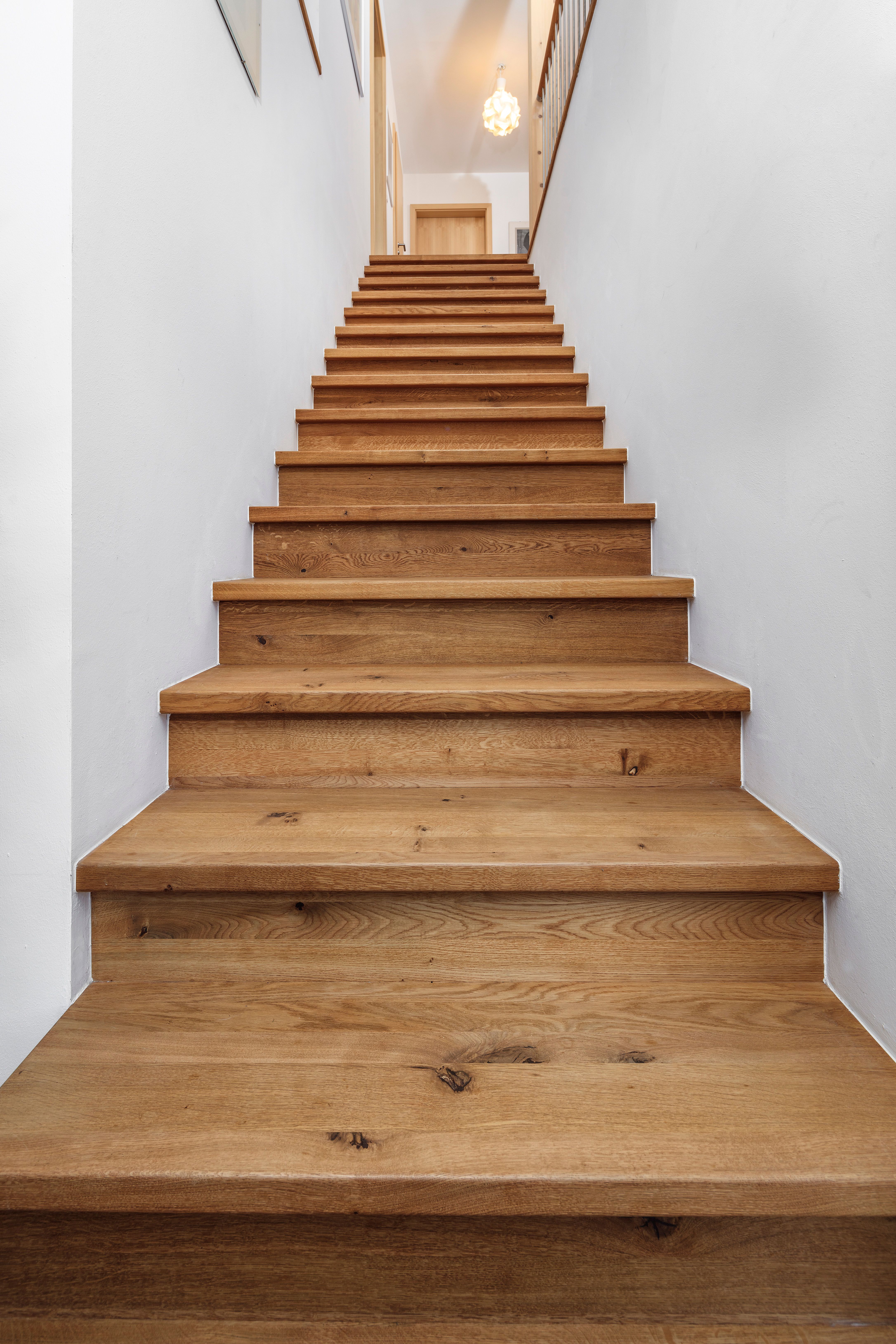 Holztreppe ins Obgergeschoss