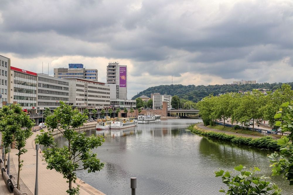 Innenstadt von Saarbrücken mit der Saar
